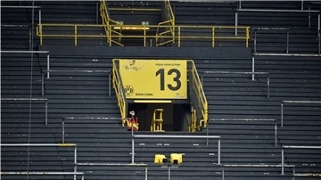 Leere Ränge auf der Südtribüne - und das bei einem Revierderby. Normalerweise unvorstellbar.