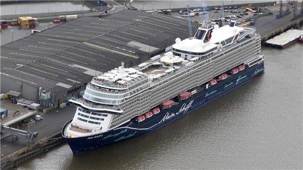 Legt wieder mit Gästen ab: Die „Mein Schiff 2“ soll von Hamburg fahren.
