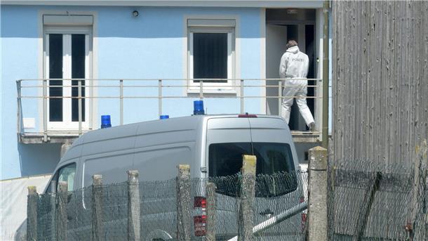 Schädel aus Mordserie nach 17 Jahren identifiziert Leichenteile im Garten des Hauses brachten die Ermittlungen ins Rollen - nun tauchte dort auch der Schädel auf. (Archivbild)