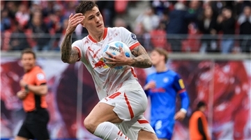 Leipzigs Spieler Benjamin Sesko wird nach einer Einigung beider Vereine wohl zu Manchester United wechseln.