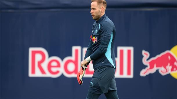 Leipzigs Torhüter Péter Gulácsi im Training auf dem Platz. Er kann in Glasgow spielen.