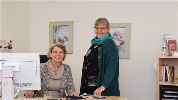 Leiterin Birgit Flemming (links) und Katrin Bleichwehl vom Team der Fachstelle Sucht und Suchtprävention im Landkreis Rotenburg kümmern sich unter dem Dach des Vereins Therapiehilfe um die Beratung und Begleitung von Suchtkranken und Angehörigen.
