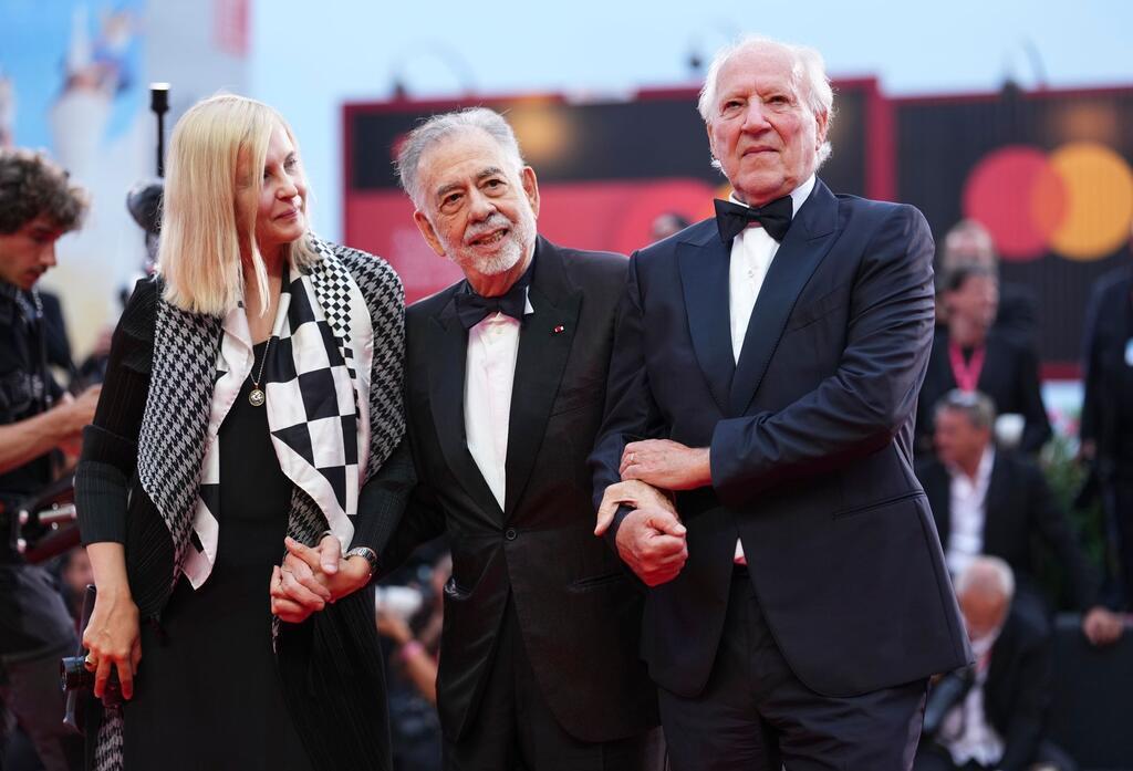 Lena Herzog (l-r), Francis Ford Coppola und Werner Herzog auf dem roten Teppich. 