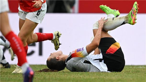 Die Crux mit dem Kreuzband bei Fußballerinnen: Angst wächst Lena Oberdorf bei ihrem ersten Kreuzbandriss (Archivbild)