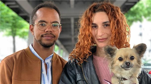 Menschen feinden Menschen an: „Hass gegen Queer“ Leo und Ria haben in der Ballroom Community ihr Zuhause gefunden. Eine undatierte Szene aus Hass gegen Queer - „Ein Film von Tristan Ferland Milewski“.