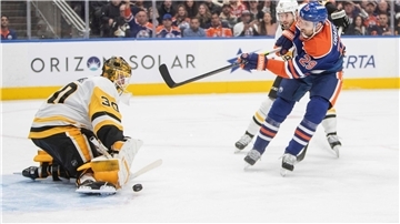 Leon Draisaitl (29) erzielte für die Edmonton Oilers gegen die Pittsburgh Penguins sein viertes Tor der Saison.