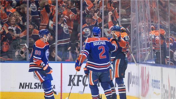Leon Draisaitl jubelt über seinen Treffer zum 1:0.