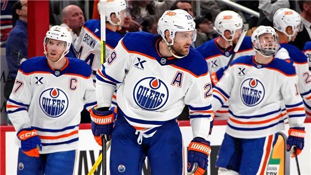 Draisaitl-Tore reichen nicht: Oilers unterliegen Penguins Leon Draisaitl (Mitte) erzielte zwei Tore, verlor mit den Edmonton Oilers jedoch