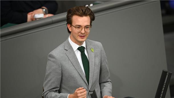 Test neuer Technologie beim bundesweiten Warntag Leon Eckert (Grüne) ist Innenexperte. Der Abgeordnete aus Bayern ist bei der Freiwilligen Feuerwehr und kümmert sich in seiner Fraktion besonders um Katastrophenschutz-Themen. (Archivfoto)