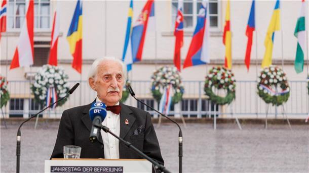 Holocaust-Überlebende appellieren: Geht zur Europawahl Leon Weintraub hat den Holocaust überlebt und ist nun einer der Unterzeichner eines offenen Briefes vor der Europawahl.