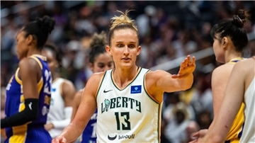 Leonie Fiebich ist mit dem Titelverteidiger New York Liberty sicher in den WNBA-Playoffs.