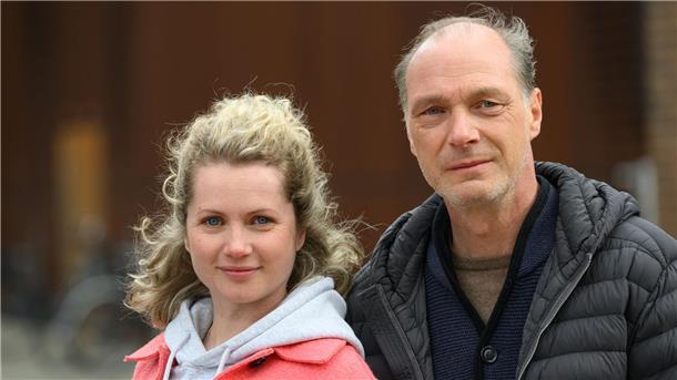 Die Flucht aus Kinderheim endet im Dresdner „Tatort“ tödlich Leonie Winkler (Cornelia Gröschel) und Peter Michael Schnabel (Martin Brambach) ermitteln nach dem Abschied der Kollegin Karin Gorniak (Karin Hanczewski) im Dresdner Tatort „Siebenschläfer“ alleine.