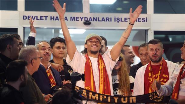 Leroy Sané gastiert mit Galatasaray Istanbul bei Eintracht Frankfurt.