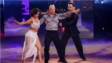 „Let’s Dance“-Profitänzer Anastasia (l.) und Sergiu Maruster (r.) haben ihre Traumhochzeit gefeiert. Mit Ex-Turnprofi Fabian Hambüchen (M.) ertanzte sich „Nastia“ den dritten Platz.