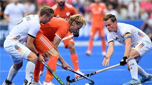 Jubel im Hockey-Park - Neunter EM-Titel für Deutschland Letztes Länderspiel für Kapitän Grambusch, der zum Abschied jubeln durfte (r).