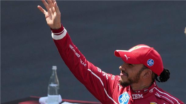Hamilton mit erstem Ferrari-Sieg - Piastri auf Pole Position Lewis Hamilton gewann erstmals im Ferrari.