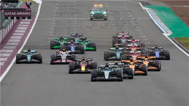 Tränen und Stolz: Hamiltons Triumph-Rückkehr beim Heimrennen Lewis Hamilton ist beim Grand Prix in Großbritannien zum Sieg gefahren.