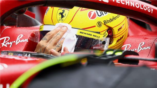 Wieder XXL-Wartezeit in Spa: Piastri siegt nach Regenchaos Lewis Hamilton wischt sich den Regen vom Visier.