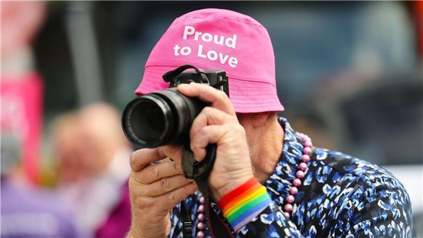 Rekord: 260.000 Menschen feiern bei CSD-Demo in Hamburg Liebe doch, wen du willst: CSD in Hamburg