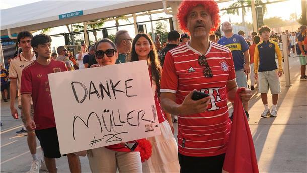 Liebling Thomas Müller: Bayern-Fans im Hard Rock Stadium in Miami.