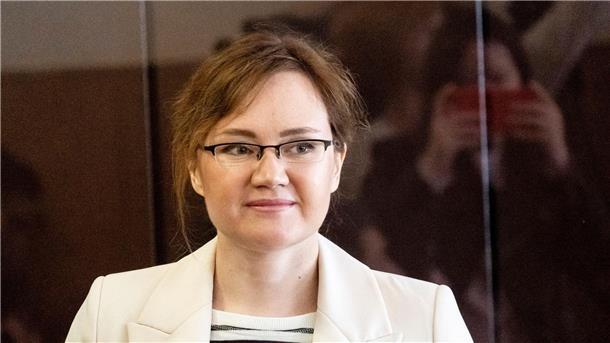 Strafe für Nawalny-Mitarbeiterin erhöht Lilia Tschanyschewa steht während einer Anhörung im Juni 2023 in einem Gerichtssaal des Kirowski Bezirksgerichts.