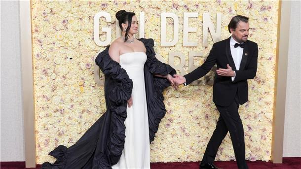 Lily Gladstone und Leonardo DiCaprio kommen zur Verleihung der Golden Globes.