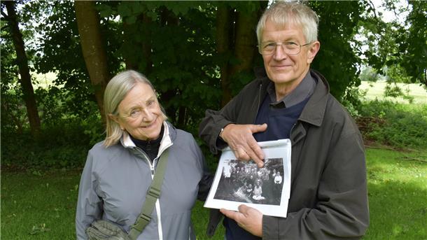 Linda Westermann-Boyle mit Werner Blohm im Garten