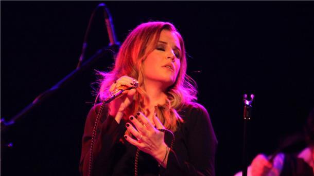 Memoiren von Lisa Marie Presley erscheinen Lisa Marie Presley ist im Alter von 54 Jahren gestorben.