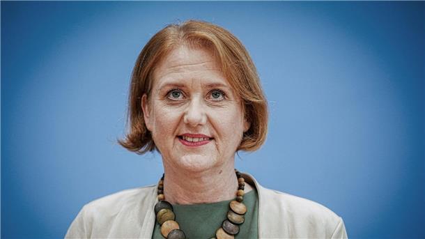 Ministerin Paus sieht Reformbedarf bei häuslicher Pflege Lisa Paus sagt, die Situation pflegender Angehöriger sei „nicht gut“.