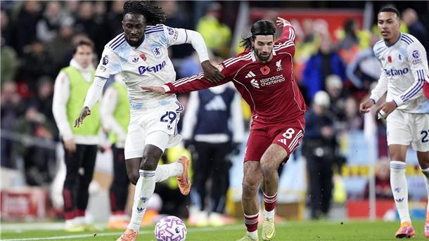 2:0 gegen Aston Villa: Liverpool beendet Niederlagen-Serie Liverpool mit dem Ex-Leipziger Dominik Szoboszlai (r) lieferte sich zahlreiche Zweikämpfe mit Aston Villa.