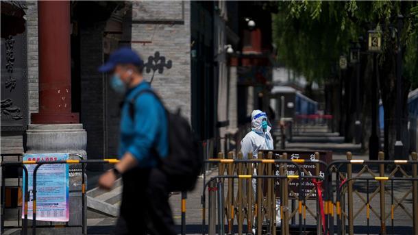 Chinas Wirtschaft gerät wegen Corona-Maßnahmen unter Druck Lockdown in Peking. In den vergangenen Wochen hatte es wieder Covid-Ausbrüche in vielen Regionen gegeben, auf die China mit Lockdowns, Massentests und anderen Beschränkungen reagiert wurde.