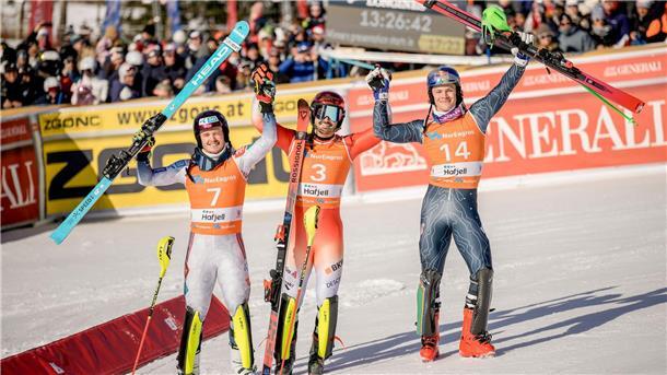 WM-Dritter Straßer bei Slalom in Hafjell deutlich geschlagen Loic Meillard (Mitte) gewinn den Slalom vor Atle Lie McGrath (links) und Lucas Pinheiro Braathen.