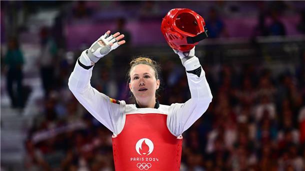 Lorena Brandl aus Deutschland kommt zum Kampf gegen Lee aus Südkorea.