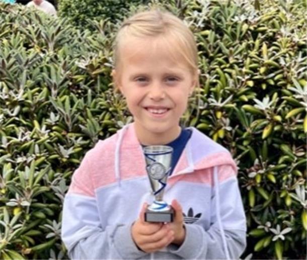 Lotta Stüdemann spielt beim SV Nordenham Tennis