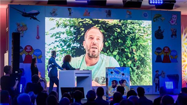 Gemeinsam zum Erfolg: „Sky Team“ ist „Spiel des Jahres 2024“ Luc Rémond, Autor des ausgezeichneten Spiels „Sky Team“, war bei der Preisverleihung verhindert.