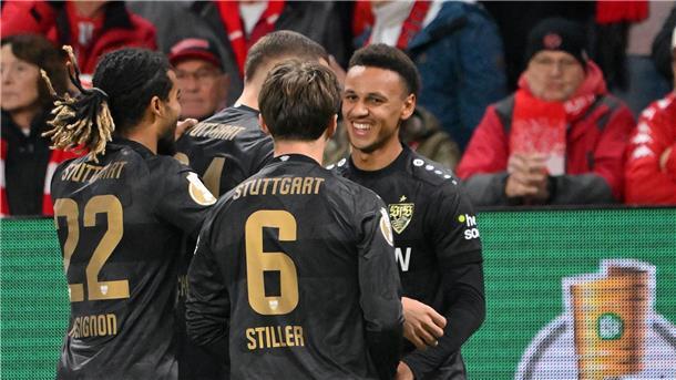 Titelverteidiger Stuttgart gewinnt auch im Pokal gegen Mainz Luca Jaquez (r) erzielte das 1:0 des VfB Stuttgart gegen den FSV Mainz 05.