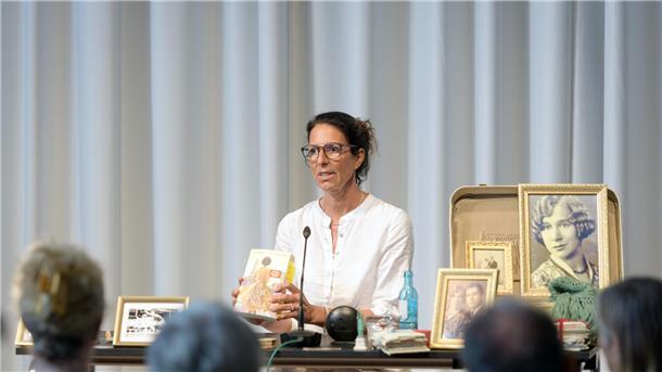 Lucinde Hutzenlaub hat in ihrem Roman „In Liebe, Deine Paula“ ihre Familiengeschichte aufgearbeitet.