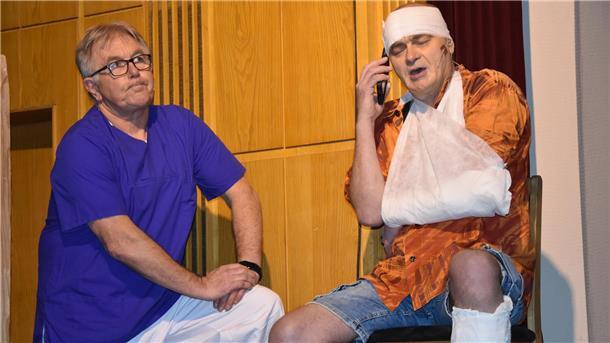Graue Maus in Turbulenzen: Niederdeutsche Bühne zeigt „Arthur in annere Ümstänn“ Das Foto zeigt eine Szene aus dem Theaterstück