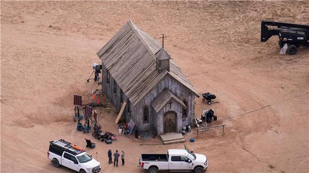 Todesschuss bei „Rust“-Dreh - Vorwürfe gegen Waffenmeisterin Luftaufnahme der Bonanza Creek Ranch mit dem Set des Films „Rust“.
