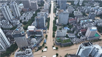 Luftaufnahme der überschwemmten Stadt Fuzhou.