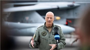 Luftwaffen-Inspekteur Ingo Gerhartz betont die  Bedeutung der militärischen Infrastruktur für die Verteidigung im westlichen Bündnis.