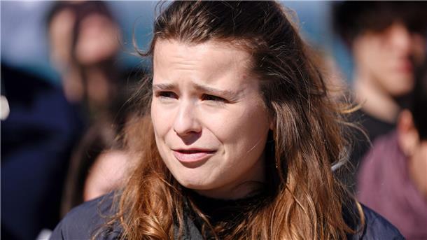 Baerbock: Klima-Finanz-Zusage für arme Länder in Reichweite Luisa Neubauer, Klimaaktivistin von Fridays for Future, bei einer Aktion auf der Insel Rügen.