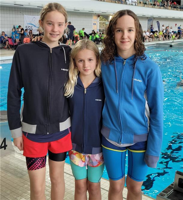 Schwimmerinnen Lotte Luise Müller, Julia Thamer und Charlotte Rüther des SV Nordenham