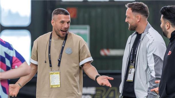 Podolski überall: „Einer von der Straße“ macht Business Lukas Podolski ist auch bei der Baller League aktiv.