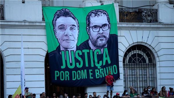Lula-Anhänger fordern bei einer Wahlkampfkundgebung im Juli 2022Gerechtigkeit für den britischen Journalisten Dom Phillips und den Indigenen-Experten Bruno Pereira.