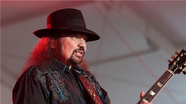 Lynyrd Skynyrd: Gitarrist Gary Rossington gestorben Lynyrd Skynyrd-Gitarrist Gary Rossington starb im Alter von 71 Jahren.