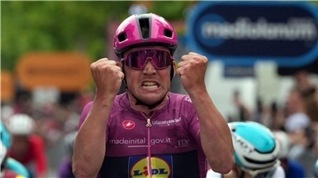Mads Pedersen gewinnt beim Giro d’Italia die erste und dritte Etappe.
