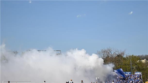 Magdeburg mit 0:1-Niederlage beim SSV Ulm Magdeburgs Fans brannten im Donaustadion Pyrotechnik ab.