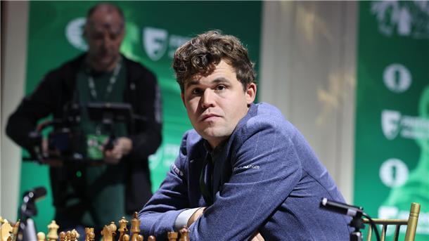 Nach Jeans-Eklat und Hochzeit: Magnus Carlsen in Bundesliga Magnus Carlsen bei der Schnellschach-WM in New York.