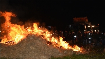 Mahnfeuer am Drangstedter Kreisel.